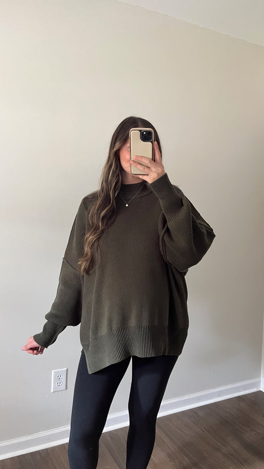 Essential Oversized Sweater / Olive
