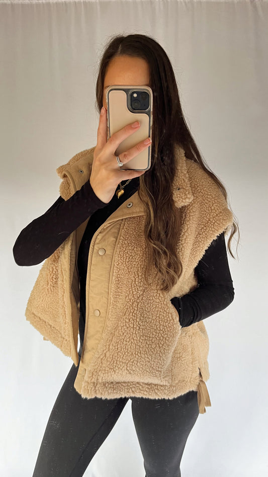 Oversized Sherpa Vest / Beige