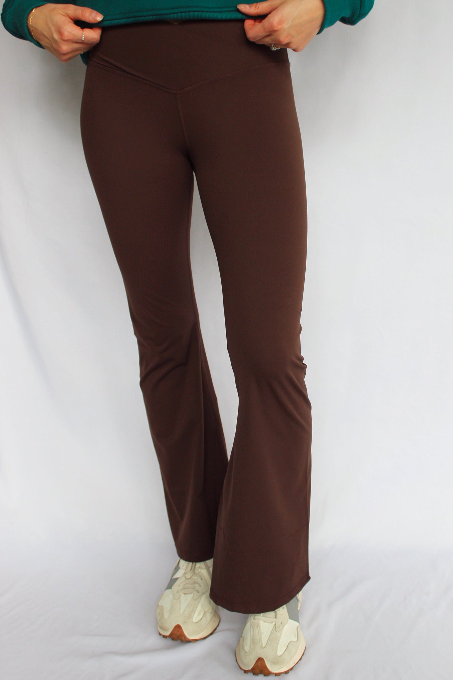 Crossover Flare Leggings / Brown