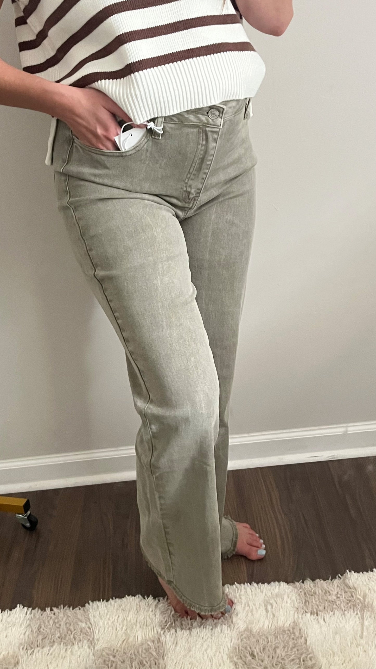 Anna Washed Frayed Hem Jeans / Light Olive