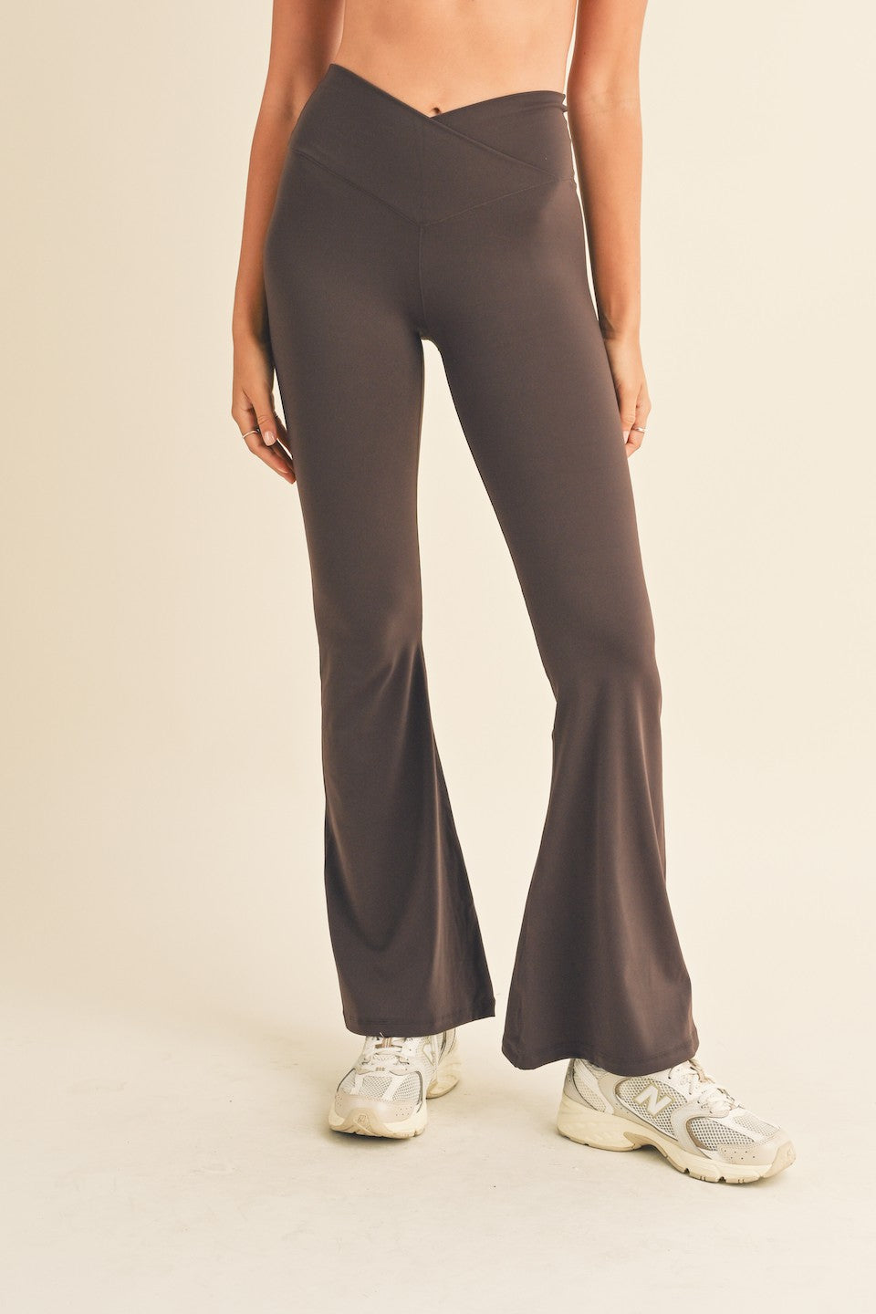 Crossover Flare Leggings / Brown